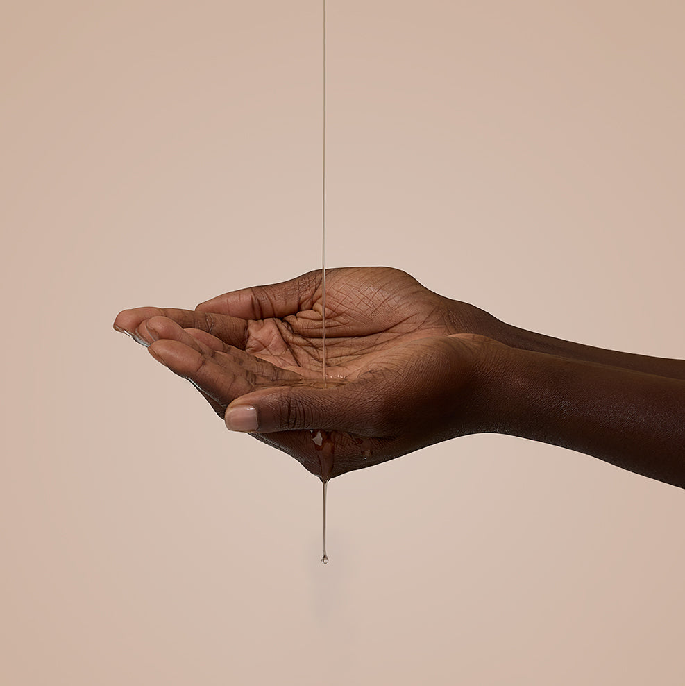 Frasco de silicone reparador de pontas e protetor térmico com sílica hidrolisada, que sela cutículas, facilita a escovação e proporciona leveza, brilho e maciez sem pesar os fios