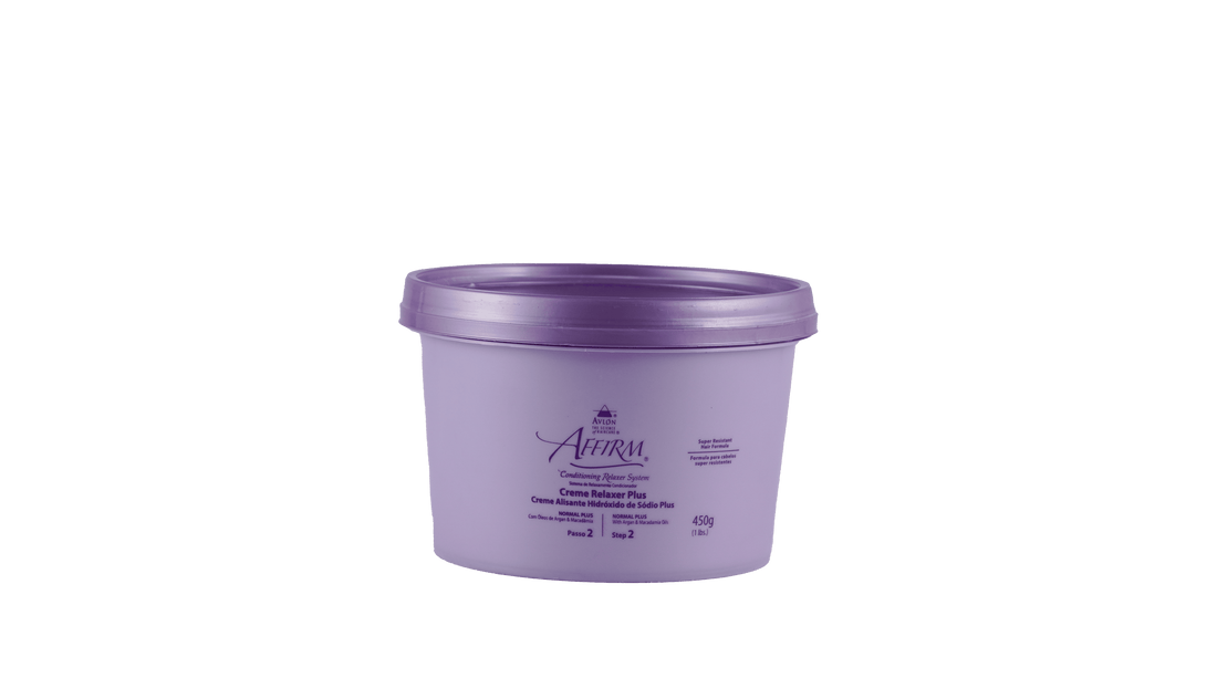  Creme alisante fórmula especialmente desenvolvida para o Cabelo Brasileiro muito resistente. Com ação média de 20 minutos, oferece máximo poder de alisamento e condicionamento em cabelos de espessura média.
