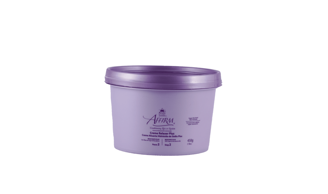 Creme alisante fórmula especialmente desenvolvida para o Cabelo Brasileiro muito resistente. Com ação entre 25 e 30 minutos, oferece máximo poder de alisamento e condicionamento em cabelos naturais, grossos ou resistentes.