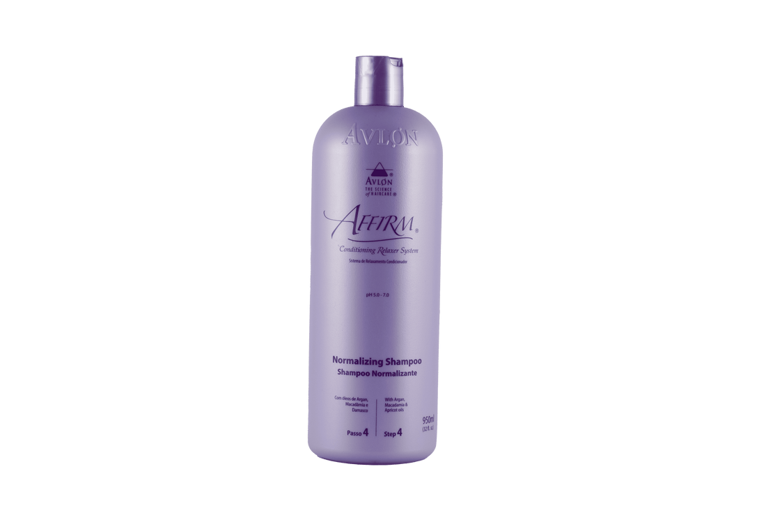 Garanta a saúde e o equilíbrio dos seus cabelos após o alisamento com o Shampoo Neutralizante Affirm Normalizing 475ml. Desenvolvido para a normalização completa do pH, este shampoo inovador possui um exclusivo indicador que muda a cor da espuma de rosa para branco, sinalizando o fim da neutralização e garantindo a segurança dos seus fios.