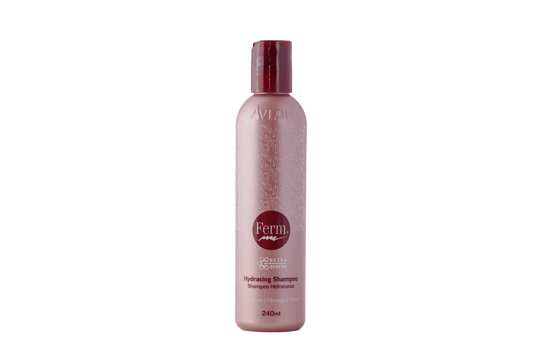 Shampoo Hidratante Pós Química é um shampoo nutritivo e hidratante, desenvolvido especialmente para cabelos com processos químicos, como alisamentos, colorações e descolorações. Ele limpa suavemente, preservando as propriedades naturais dos fios, enquanto restaura as áreas danificadas ao longo da fibra capilar, proporcionando maciez, brilho e um comportamento saudável.