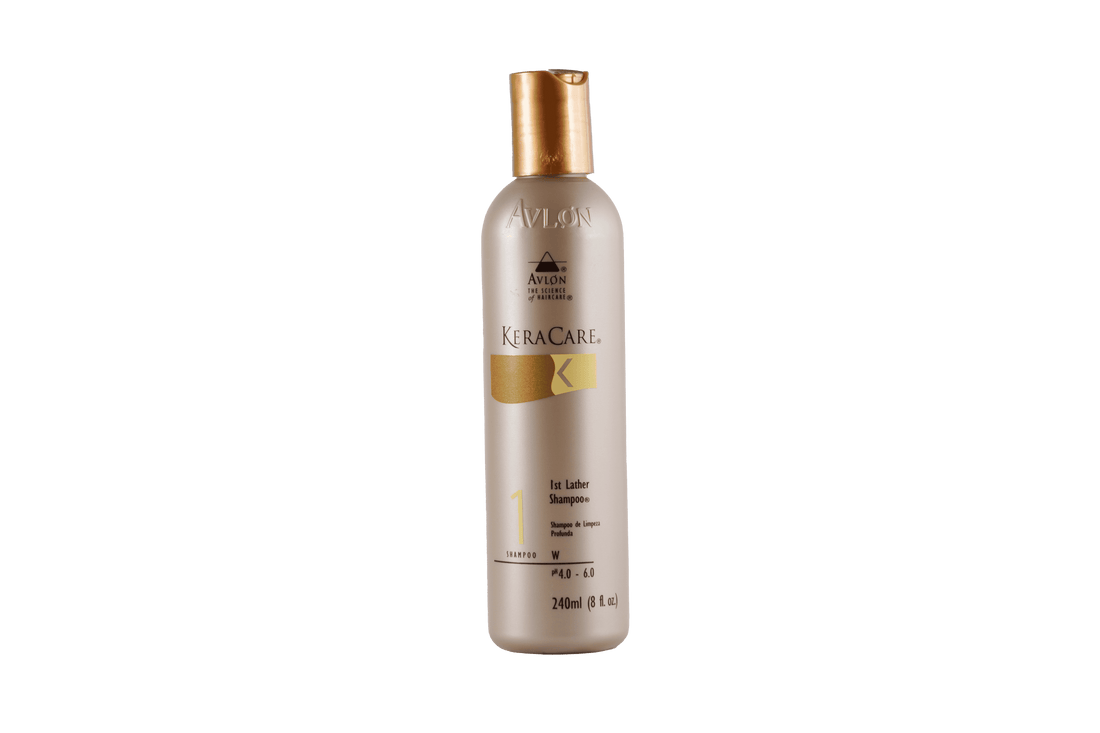 Shampoo de limpeza profunda e desmineralização com pH equilibrado. Prepara os cabelos para procedimentos pré e pós-química, removendo óleos sintéticos, sujeira e resíduos de styling sem agredir os óleos naturais da fibra. Fórmula concentrada e produto liberado.