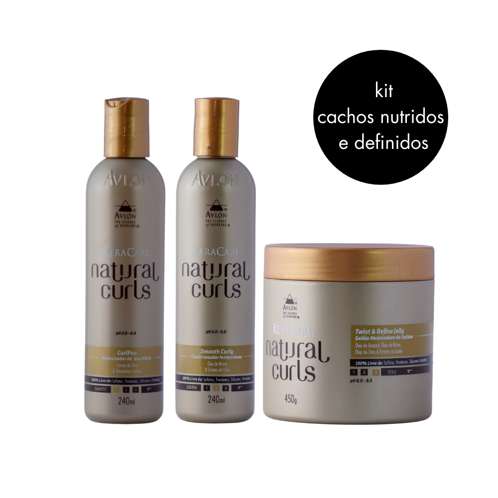 Kit Natural Curls 100% livre de sulfatos, parabenos, silicones e petrolatos, contendo Shampoo CurlPoo 240ml para limpeza suave e preservação dos nutrientes dos fios cacheados e crespos, Condicionador Smooth Curly 240ml para desembaraço, maciez e brilho instantâneo, e Geléia Twist &amp; Define 450g para definição natural de cachos, fitagem, twists e tranças, com brilho e fixação sem resíduos.