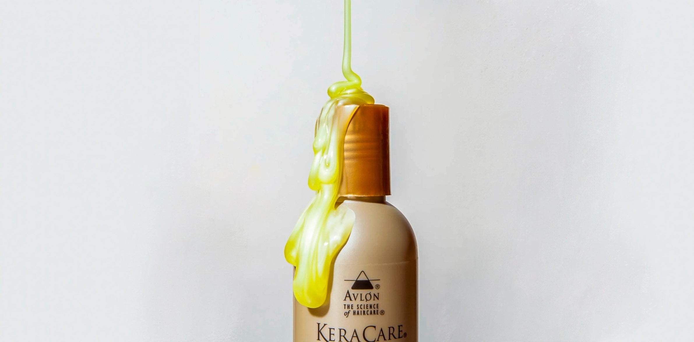 Para quem tem dificuldade em desembaraçar os fios, este kit é ideal. Facilita o penteado, reduz nós e frizz, mantendo os cabelos hidratados, macios e protegidos.