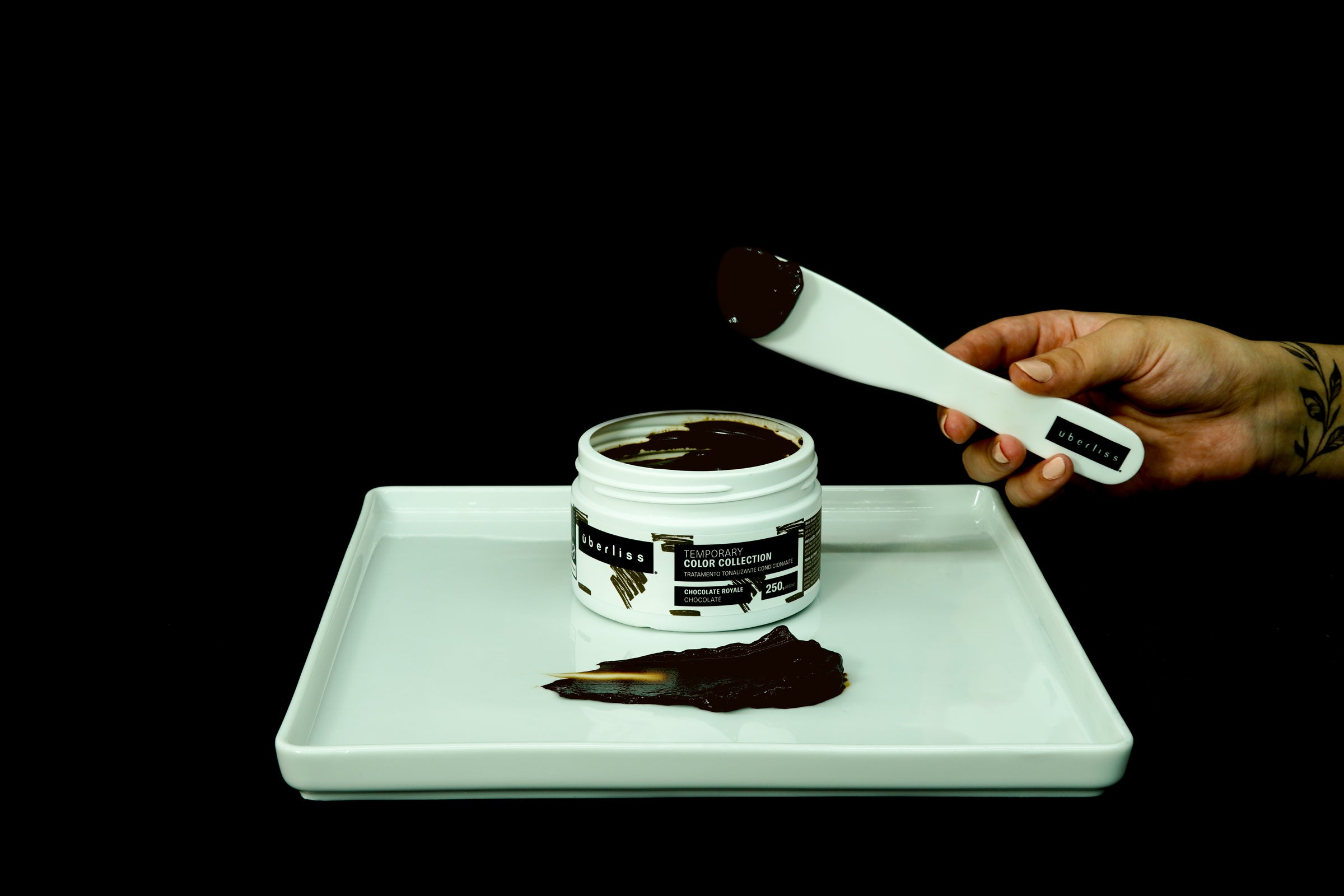 Máscara tonalizante condicionante preta | matizador preto: Cosmético premium, com ativos de ultima geração que garantem alta durabilidade, cerca de 7 a 10 lavagens, e fórmula enriquecida que nutre e hidrata os cabelos. 
