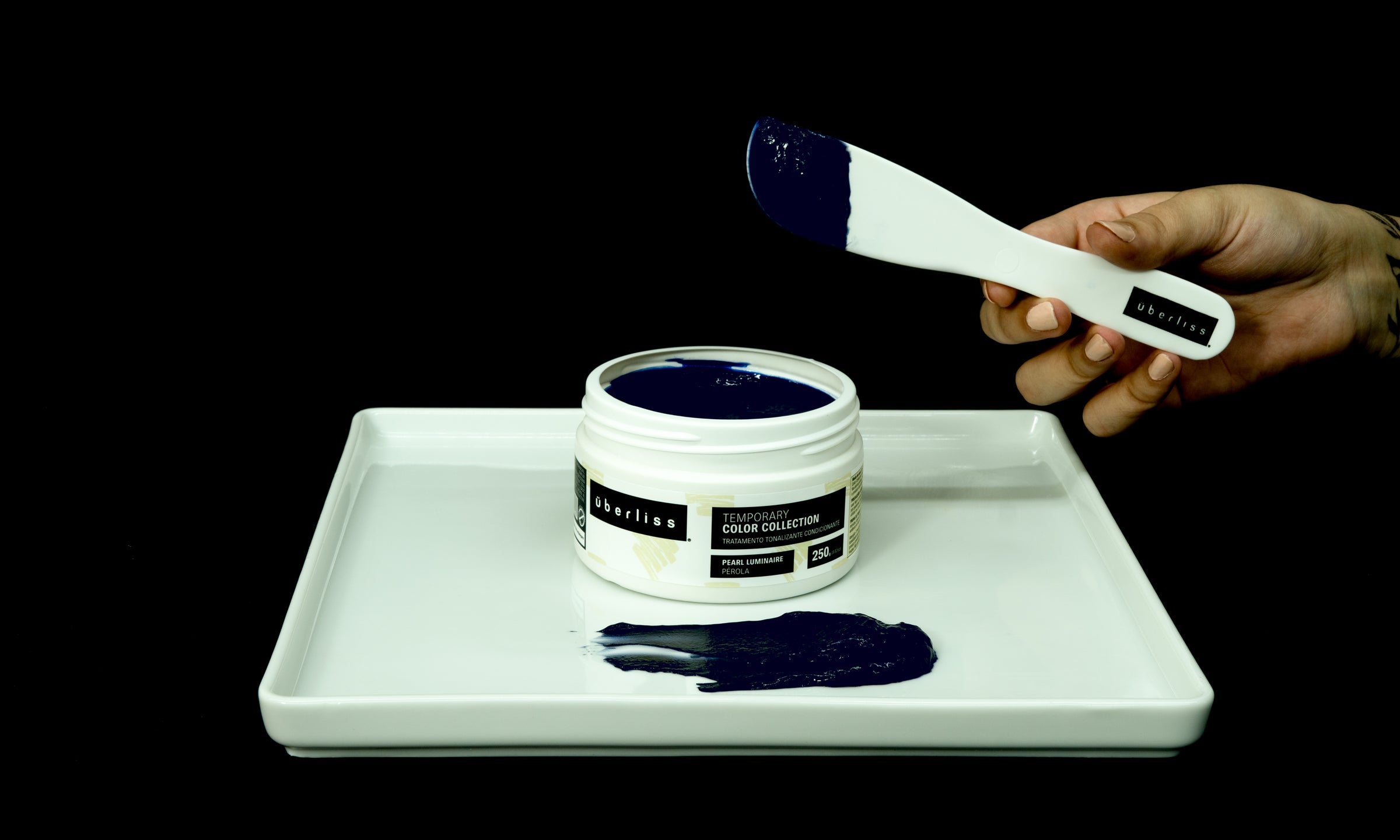 Máscara tonalizante condicionante preta | matizador preto: Cosmético premium, com ativos de ultima geração que garantem alta durabilidade, cerca de 7 a 10 lavagens, e fórmula enriquecida que nutre e hidrata os cabelos. 

