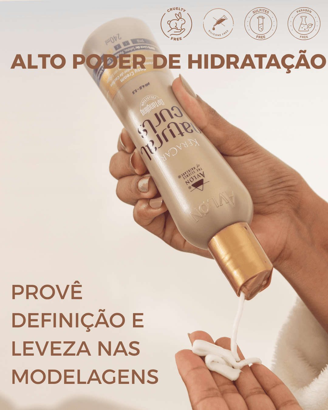 Creme ativador de cachos com alto poder de hidratação, que auxilia numa maior definição dos cachos e no desembarace dos fios. Provê definição e leveza nas modelagens, reduz o frizz e sela as cutículas em qualquer estilo de texturização, sendo indicado para finalizar cabelos cacheados e crespos que estão opacos, porosos, danificados, secos ou ressecados.

Livre de sulfatos, parabenos, silicones e petrolatos.

Contém: Extrato de Côco + Óleo de Jojoba

Disponível também na versão 475ml.